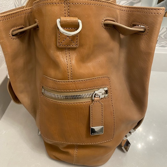 MICHAEL KORS MK LEATHER
SHOUDER BAG - Picture 5 of 13